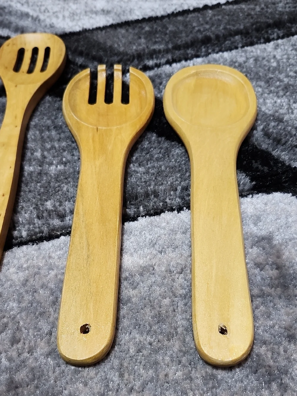 ASSORTED KITCHEN WOODEN SEVING/COOKING UTENSILS SET-OF-5